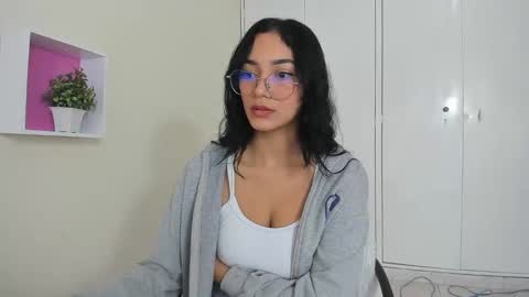 Snapshot of asiam_brunet chatting on February 2025 01:11:02 PM Camila online show from February 2025 01:11:02 PM