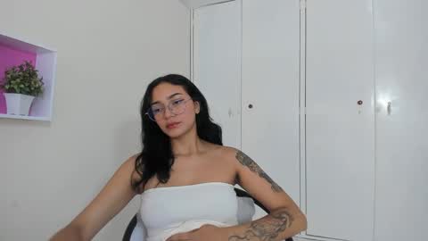 Snapshot of asiam_brunet chatting on February 2025 01:19:02 PM Camila online show from February 2025 01:19:02 PM