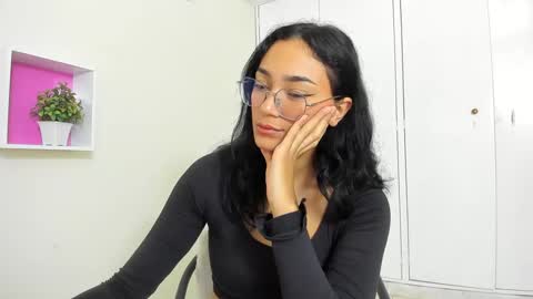 Snapshot of asiam_brunet chatting on February 2025 01:00:02 PM Camila online show from February 2025 01:00:02 PM