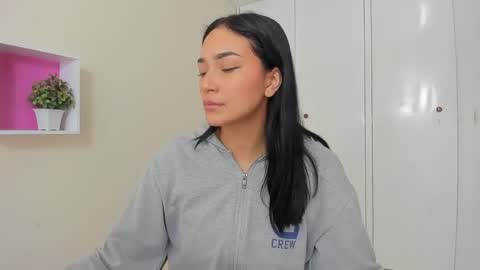 Snapshot of asiam_brunet chatting on February 2025 12:55:02 PM Camila online show from February 2025 12:55:02 PM