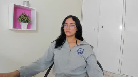 Snapshot of asiam_brunet chatting on March 2025 12:56:02 PM Camila online show from March 2025 12:56:02 PM