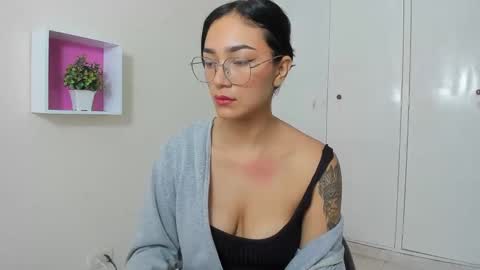 Snapshot of asiam_brunet chatting on March 2025 01:17:02 PM Camila online show from March 2025 01:17:02 PM