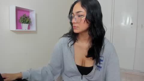 Snapshot of asiam_brunet chatting on March 2025 12:48:02 PM Camila online show from March 2025 12:48:02 PM