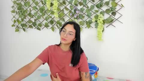 Snapshot of asiam_brunet chatting on October 2025 04:07:02 PM Camila online show from October 2025 04:07:02 PM