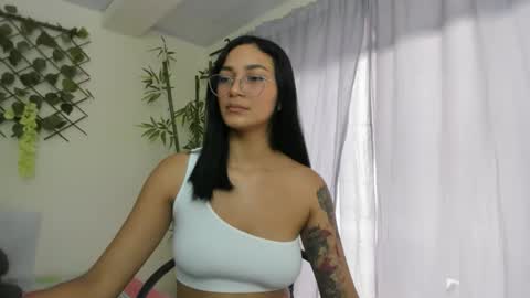 Snapshot of asiam_brunet chatting on October 2025 05:53:01 PM Camila online show from October 2025 05:53:01 PM