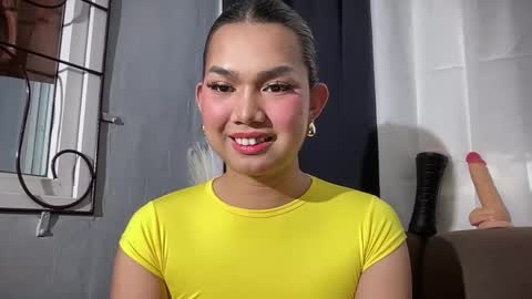Snapshot of asiansweet_lily chatting on June 2026 06:52:02 AM Lily online show from June 2026 06:52:02 AM
