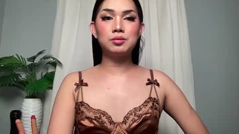 Snapshot of asiansweet_lily chatting on June 2026 10:47:02 AM Lily online show from June 2026 10:47:02 AM