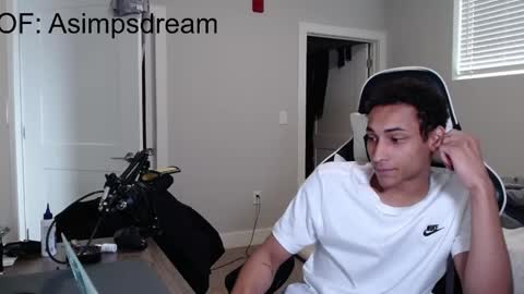 Snapshot of asimpsdream chatting on April 2026 01:41:02 PM asimpsdream online show from April 2026 01:41:02 PM