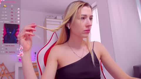 Caroline online show from September 2025 12:43:01 PM