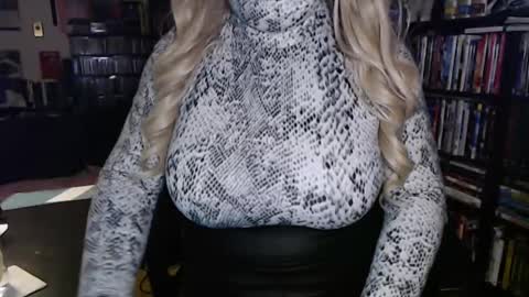 Aspen Vale online show from September 2025 02:27:01 AM