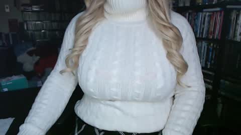 Aspen Vale online show from October 2025 09:04:02 PM