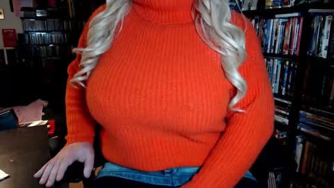 Aspen Vale online show from November 2025 02:01:02 AM