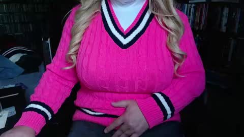 Snapshot of aspen_vale chatting on June 2026 05:59:01 PM Aspen Vale online show from June 2026 05:59:01 PM