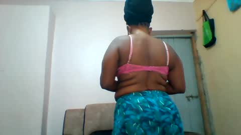 Snapshot of assqueen4 chatting on June 2026 07:02:01 AM FLORAH DANIEL online show from June 2026 07:02:01 AM