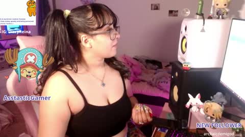 Snapshot of asstasticgamer chatting on April 2026 06:47:02 AM AsstasticGamer online show from April 2026 06:47:02 AM