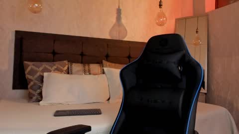 astonhills online show from April 2026 02:23:01 AM