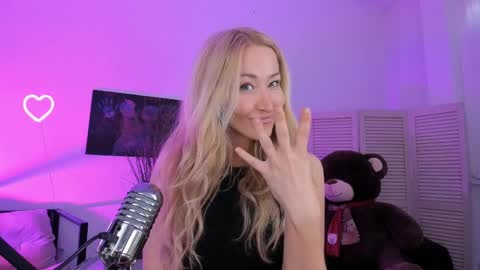 astramonroe online show from April 2026 01:00:02 PM