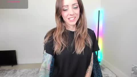 Astrid Luxe online show from June 2026 04:07:02 PM