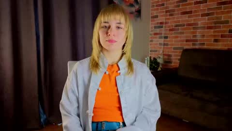 Snapshot of astrixorlune chatting on April 2026 07:28:01 AM Lina online show from April 2026 07:28:01 AM