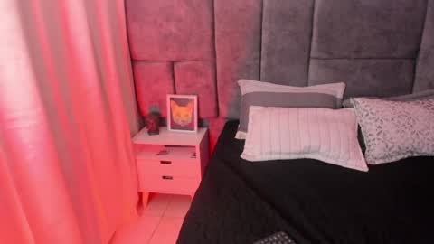 Snapshot of atenea_velle chatting on April 2026 04:06:01 AM atenea velle online show from April 2026 04:06:01 AM