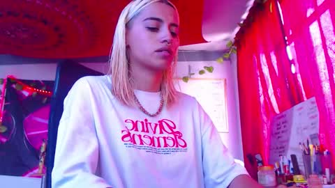 Atenea online show from November 2025 03:04:01 PM