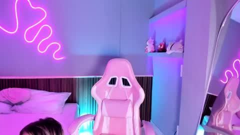 athenea__fox online show from April 2026 12:01:01 PM