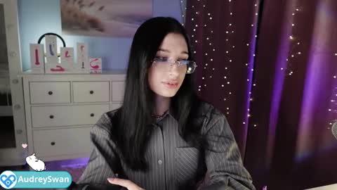 Mary online show from December 2025 12:23:02 PM