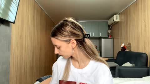 Snapshot of aundreaschindewolf chatting on April 2026 12:58:01 PM Tiffany online show from April 2026 12:58:01 PM