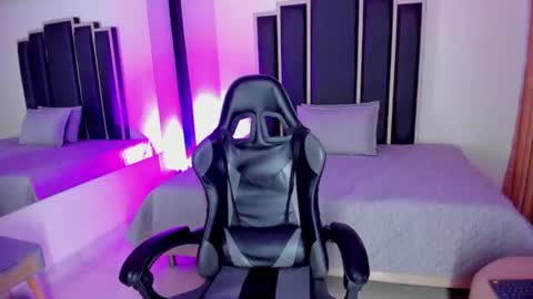 aura_baker online show from July 2026 12:32:02 PM