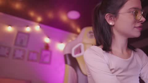 aura_rouss online show from December 2025 11:55:02 PM