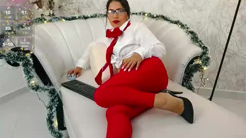 Snapshot of aura_sanders1 chatting on December 2025 12:24:02 PM Aura sanders online show from December 2025 12:24:02 PM