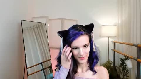 Snapshot of auralana chatting on November 2025 07:12:01 AM Lana online show from November 2025 07:12:01 AM