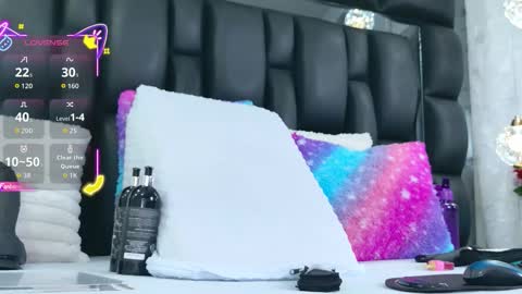 Aura online show from December 2025 07:53:02 PM