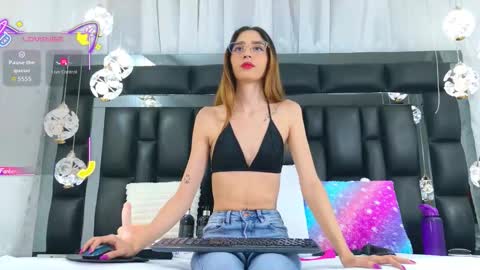 Aura online show from December 2025 06:59:02 PM