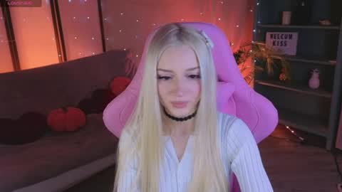 Aura online show from April 2026 09:02:01 PM