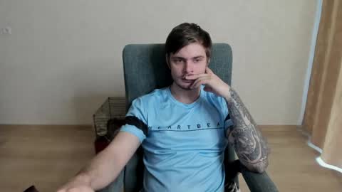 Snapshot of aurelius_x1 chatting on April 2026 07:46:02 AM Maks online show from April 2026 07:46:02 AM