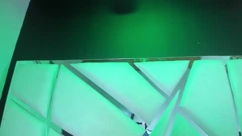 Snapshot of aurora18palmer chatting on April 2026 02:44:01 PM aurora online show from April 2026 02:44:01 PM