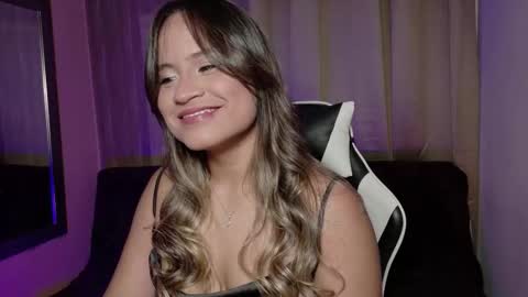 aurora_collins08 online show from November 2025 04:07:01 PM