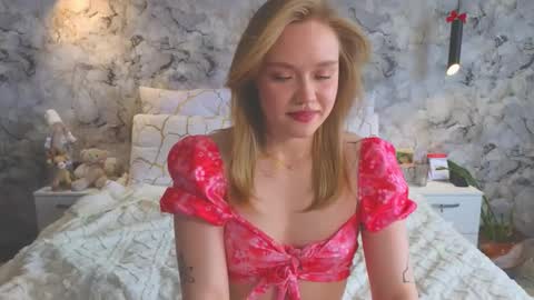 Snapshot of aurora_golden chatting on March 2026 03:36:01 AM Kate online show from March 2026 03:36:01 AM