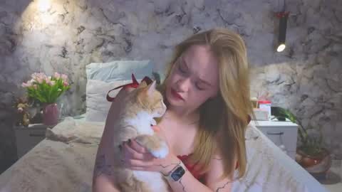 Snapshot of aurora_golden chatting on March 2026 12:26:02 AM Kate online show from March 2026 12:26:02 AM