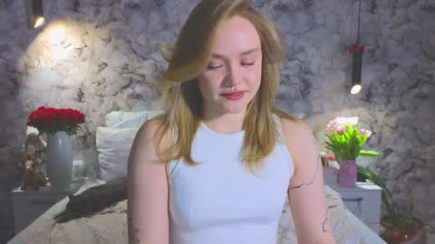 Snapshot of aurora_golden chatting on March 2026 01:44:01 AM Kate online show from March 2026 01:44:01 AM