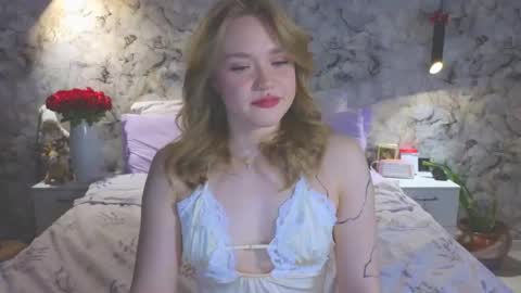 Snapshot of aurora_golden chatting on March 2026 01:33:02 AM Kate online show from March 2026 01:33:02 AM