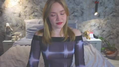 Snapshot of aurora_golden chatting on March 2026 02:28:02 AM Kate online show from March 2026 02:28:02 AM