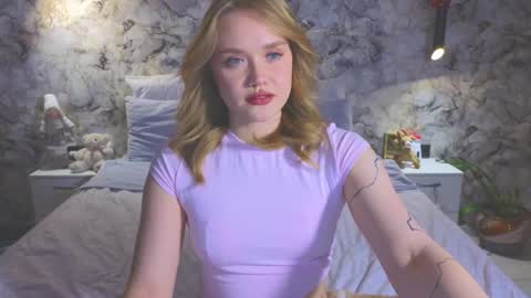 Snapshot of aurora_golden chatting on March 2026 01:33:02 AM Kate online show from March 2026 01:33:02 AM