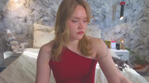 Snapshot of aurora_golden chatting on April 2026 02:21:02 AM Kate online show from April 2026 02:21:02 AM