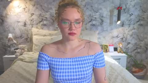 Snapshot of aurora_golden chatting on April 2026 03:15:01 AM Kate online show from April 2026 03:15:01 AM