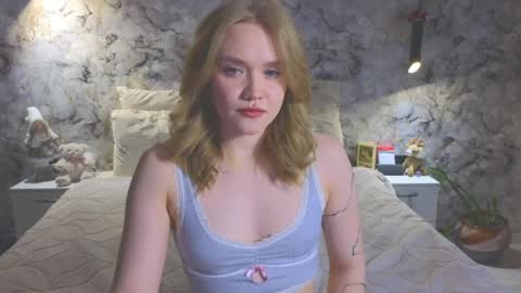 Snapshot of aurora_golden chatting on April 2026 03:26:01 AM Kate online show from April 2026 03:26:01 AM