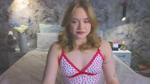 Snapshot of aurora_golden chatting on April 2026 03:22:02 AM Kate online show from April 2026 03:22:02 AM