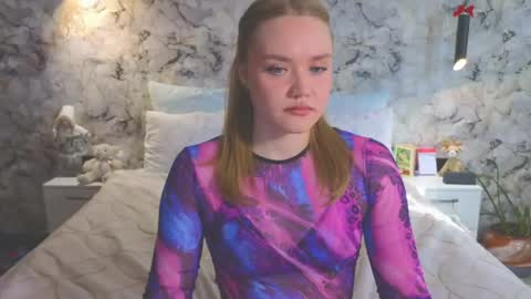 Snapshot of aurora_golden chatting on April 2026 03:12:01 AM Kate online show from April 2026 03:12:01 AM