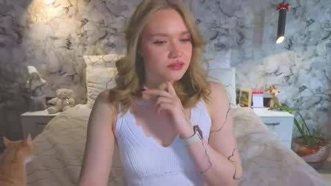 Snapshot of aurora_golden chatting on April 2026 02:47:02 AM Kate online show from April 2026 02:47:02 AM